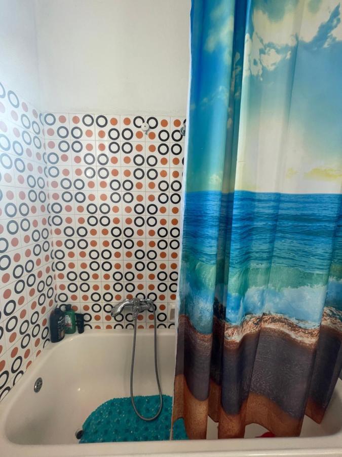 Spacious Apartment With Balconies, Ac, King Bed, Near Dt And Transports Athens Luaran gambar